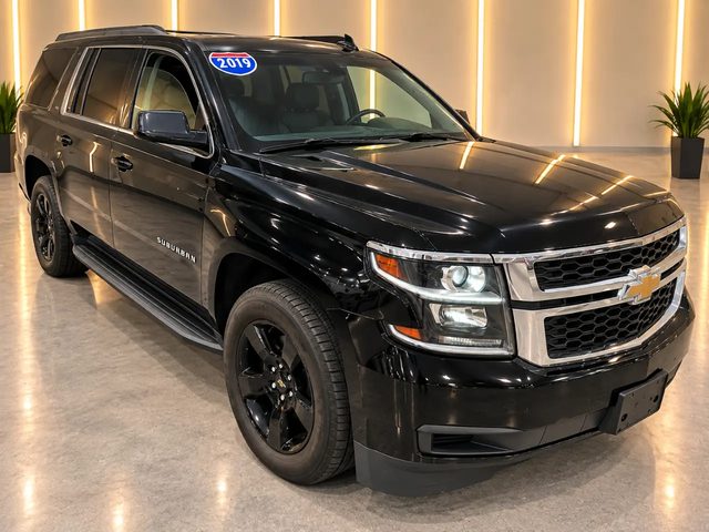 2019 Chevrolet Suburban LT 4WD photo