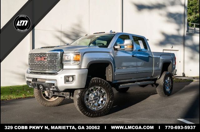 2019 GMC Sierra 2500HD Denali 4WD photo