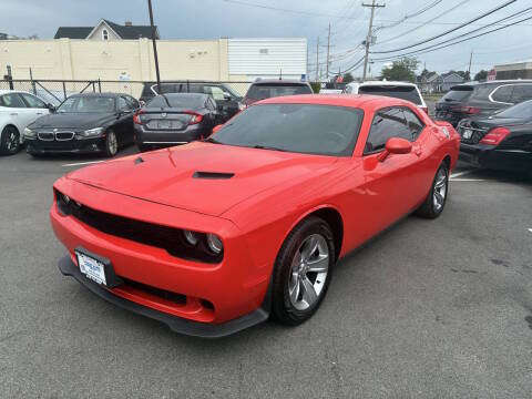 2019 Dodge Challenger SXT RWD photo