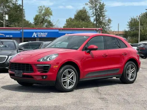 2018 Porsche Macan  AWD photo