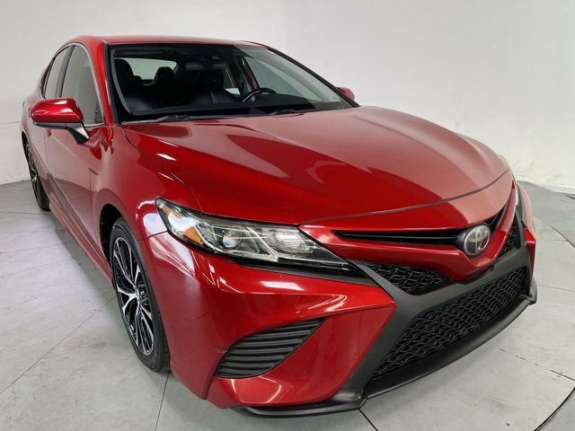 2019 Toyota Camry SE FWD photo