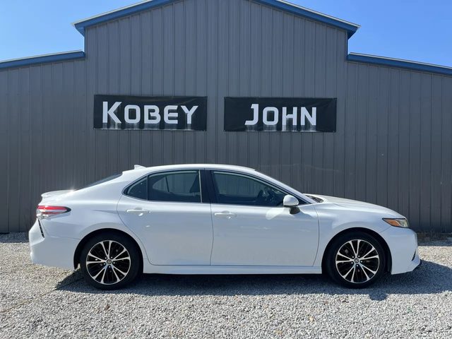 2019 Toyota Camry SE FWD photo