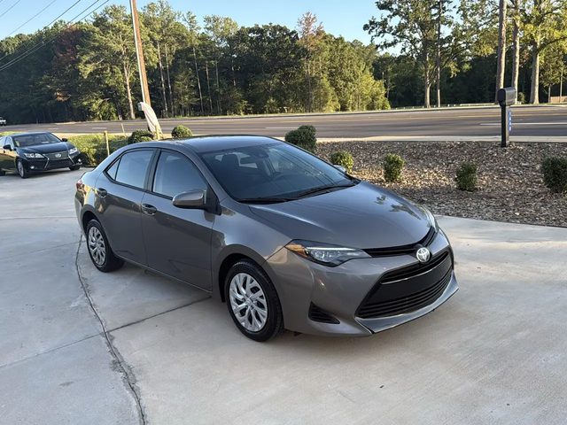 2019 Toyota Corolla LE FWD photo