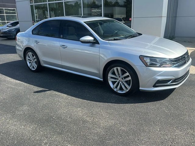 2019 Volkswagen Passat 2.0T Wolfsburg Edition FWD photo