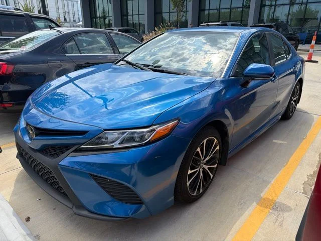 2019 Toyota Camry SE FWD photo
