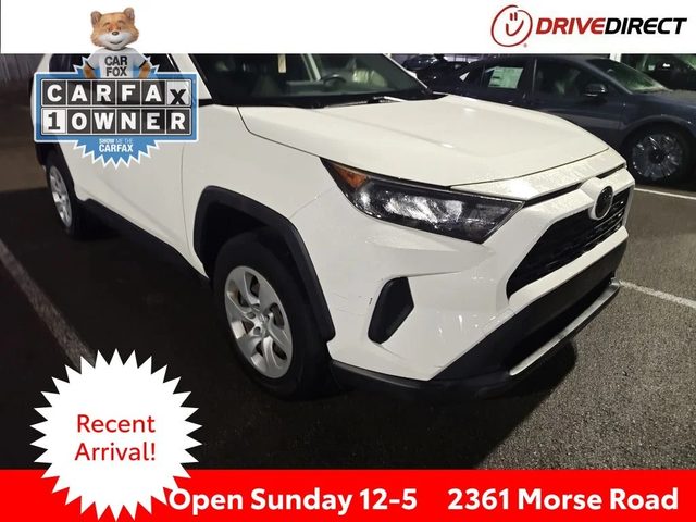 2019 Toyota RAV4 LE FWD photo