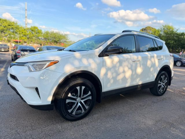 2018 Toyota RAV4 LE FWD photo