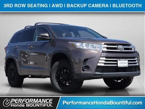 2017 Toyota Highlander LE AWD photo