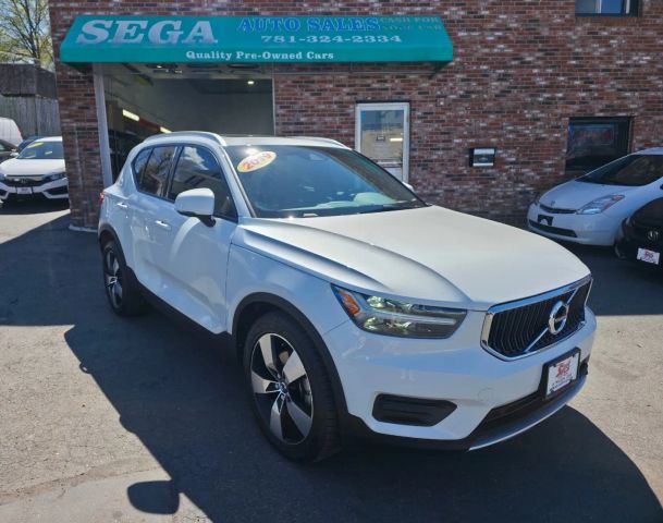 2019 Volvo XC40 Momentum AWD photo