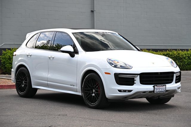 2016 Porsche Cayenne GTS AWD photo