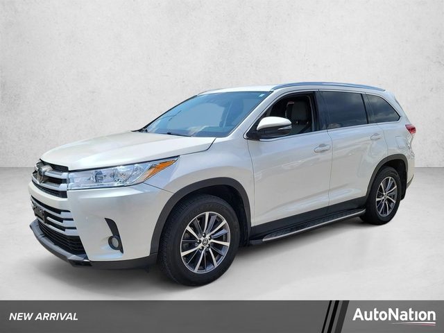 2019 Toyota Highlander XLE FWD photo