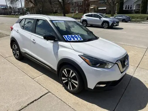 2019 Nissan Kicks SR FWD photo