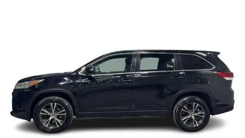 2019 Toyota Highlander LE FWD photo