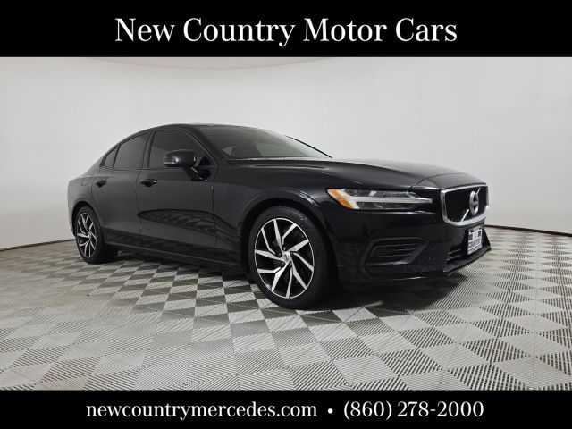 2019 Volvo S60 Momentum AWD photo