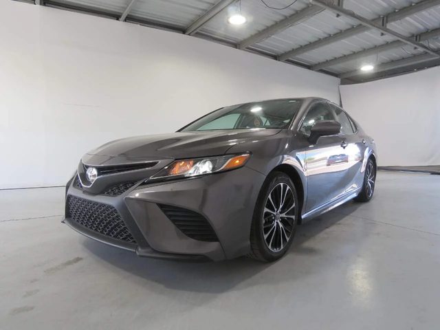 2019 Toyota Camry SE FWD photo