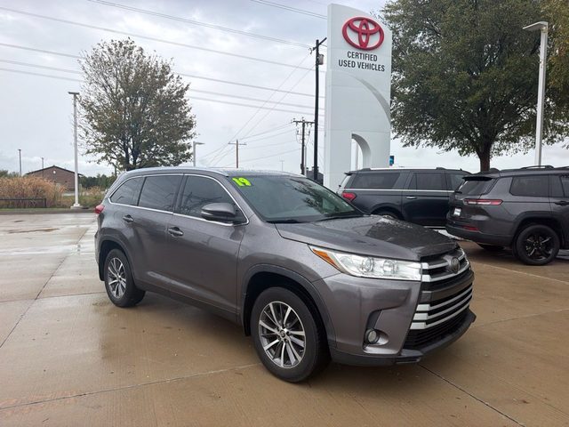 2019 Toyota Highlander XLE AWD photo