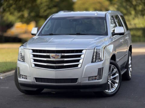 2018 Cadillac Escalade Luxury RWD photo