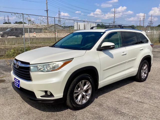 2015 Toyota Highlander XLE AWD photo
