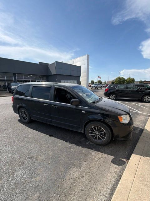 2017 Dodge Grand Caravan SXT FWD photo
