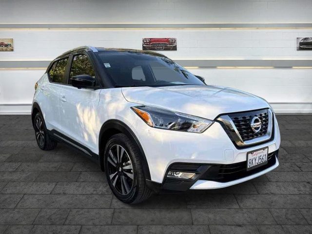 2019 Nissan Kicks SR FWD photo