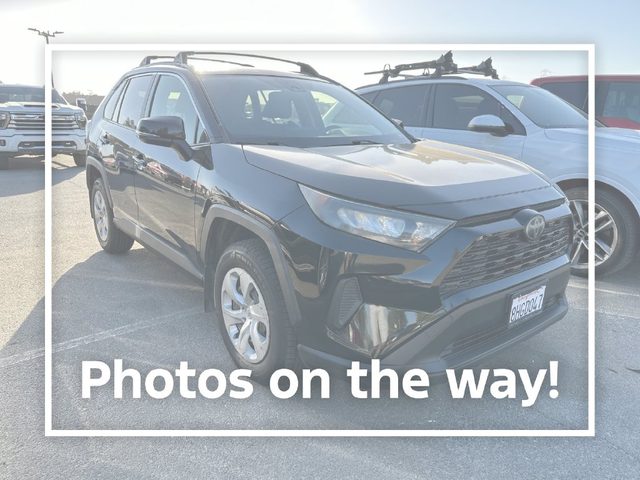 2019 Toyota RAV4 LE FWD photo