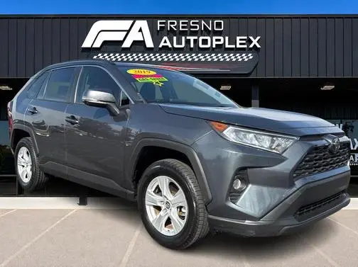 2019 Toyota RAV4 XLE FWD photo