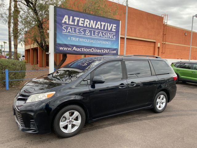 2018 Toyota Sienna LE FWD photo