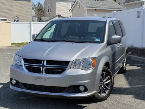 2017 Dodge Grand Caravan SXT FWD photo