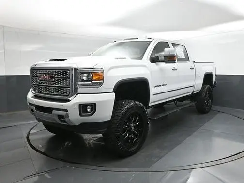 2019 GMC Sierra 2500HD Denali 4WD photo
