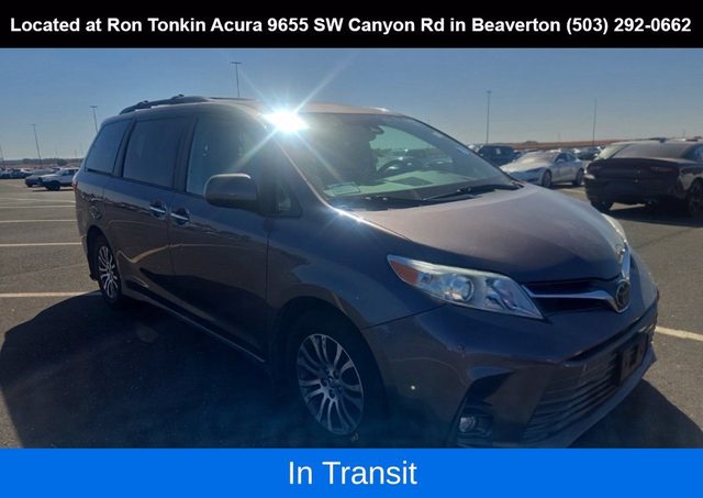 2019 Toyota Sienna XLE FWD photo