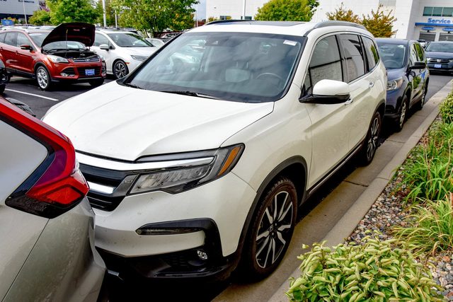 2019 Honda Pilot Touring 8-Passenger AWD photo