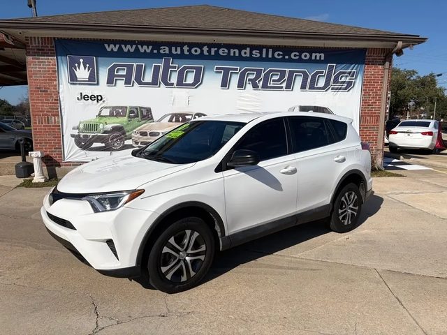 2018 Toyota RAV4 LE FWD photo
