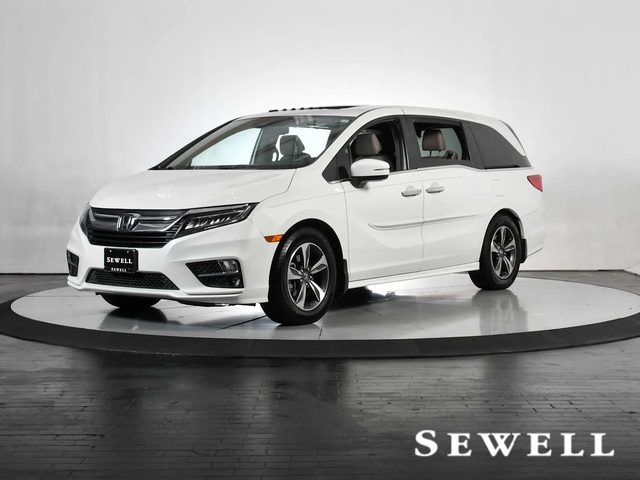 2019 Honda Odyssey Touring FWD photo