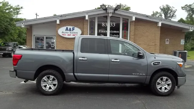 2017 Nissan Titan SV RWD photo