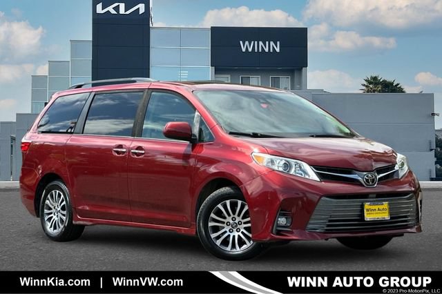 2019 Toyota Sienna XLE FWD photo