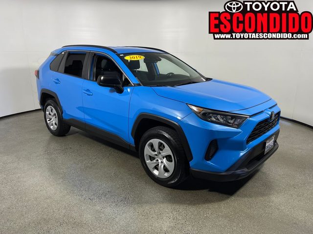 2019 Toyota RAV4 LE FWD photo