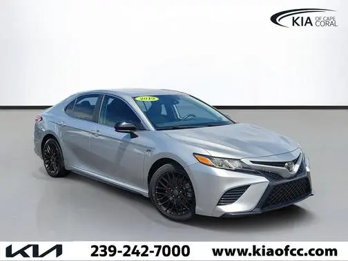 2019 Toyota Camry SE FWD photo