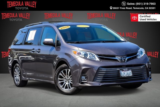 2019 Toyota Sienna XLE FWD photo