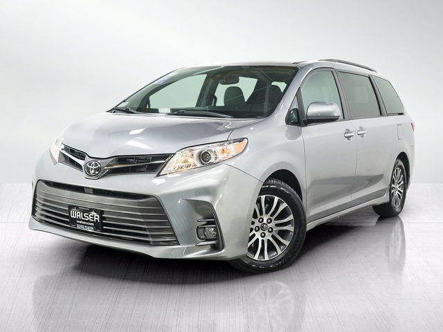 2018 Toyota Sienna XLE FWD photo