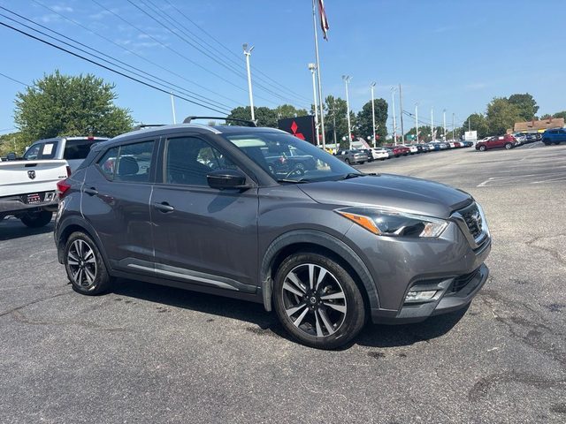 2019 Nissan Kicks SR FWD photo