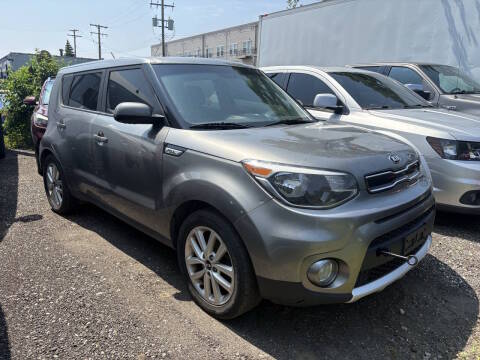 2018 Kia Soul + FWD photo