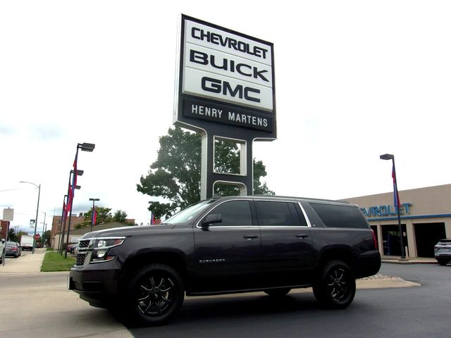2018 Chevrolet Suburban LT 4WD photo