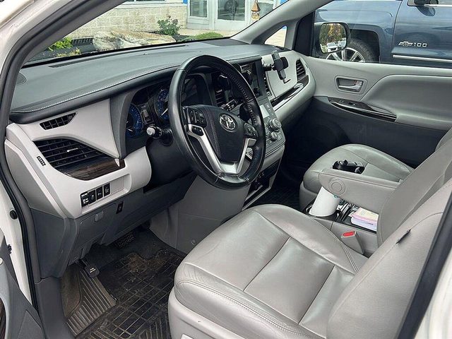 2016 Toyota Sienna XLE AWD photo
