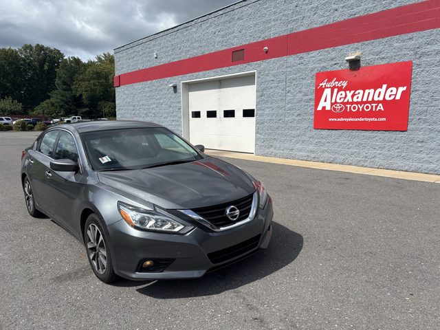 2017 Nissan Altima 2.5 SV FWD photo