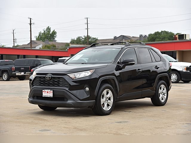 2019 Toyota RAV4 XLE FWD photo