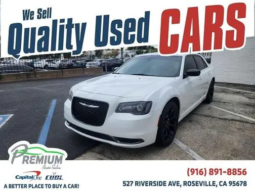 2019 Chrysler 300 Touring RWD photo