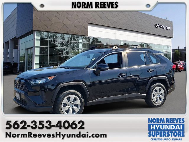 2019 Toyota RAV4 LE FWD photo