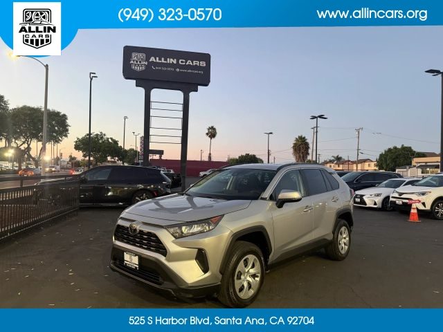 2019 Toyota RAV4 LE FWD photo