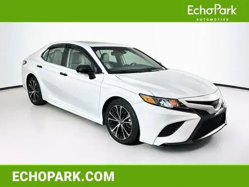 2019 Toyota Camry SE FWD photo