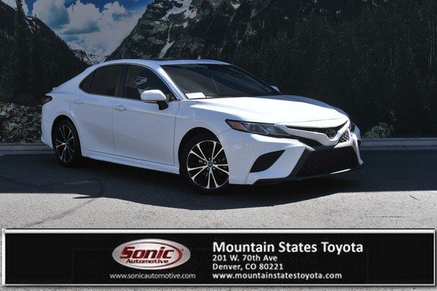 2019 Toyota Camry SE FWD photo